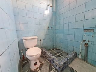 Foto 26 de Venta de Propiedad Esquinera de uso residencial y comercial, departamento de 2 pisos y 4 locales, Guasmo Central. Avenida Domingo Comin