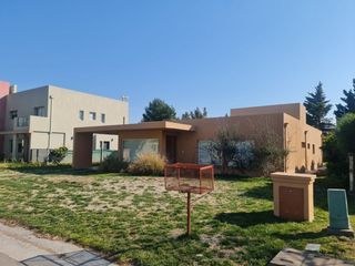 Foto 1 de Casa en Venta– Barrio Cerrado Bosque Alto