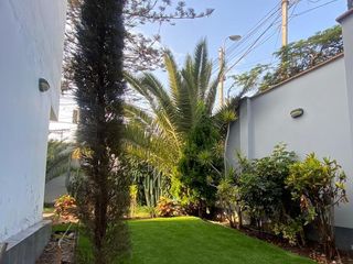 Foto 1 de VENDO LINDA CASA EN ESQUINA - REMODELADA - LA AURORA CON TERRAZA Y JARDÍN