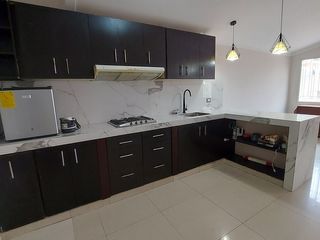Foto 4 de Bonita Casa de 4 Dormitorios con Terraza en Urbanización Privada Portal de Los Esteros