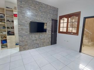 Foto 5 de Bonita Casa de 4 Dormitorios con Terraza en Urbanización Privada Portal de Los Esteros