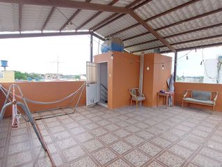 Foto 13 de Bonita Casa de 4 Dormitorios con Terraza en Urbanización Privada Portal de Los Esteros