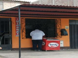 Foto 2 de En venta casa de 2 pisos cerca a parque - Trujillo