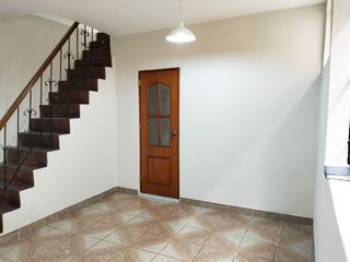 Foto 4 de CASITA / DEPARTAMENTO DE DOS PISOS EN ALQUILER EN BREÑA