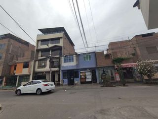 Foto 3 de Se Vende casa de 2 pisos frente a parque en Los Olivos