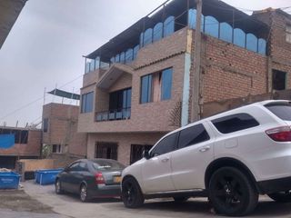 Foto 2 de En Venta Casa de 2 pisos en Comas