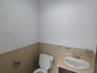 Foto 11 de RENTA OFICINA DE 25m2 EN EDIFICIO MODERNO CON GENERADOR ELECTRICO FORTUNE  PLAZA