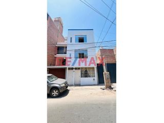 Foto 1 de Venta De Casa De 3 Pisos En Huacho