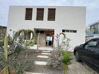 Foto 1 de casa de venta en manta zona santa marianita Y/T
