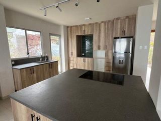 Foto 2 de casa de venta en manta zona santa marianita Y/T