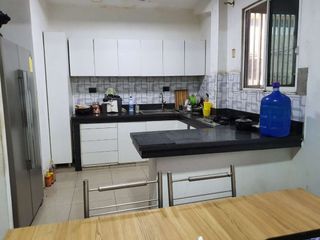 Foto 5 de casa comercial de venta en manta Zona Norte D/Q