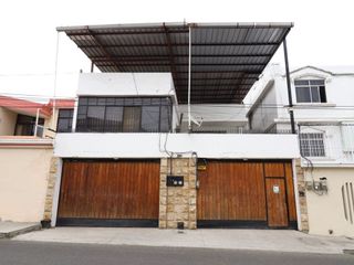 Foto 1 de casa de venta en manta zona centro gr