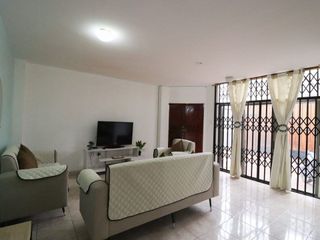 Foto 2 de casa de venta en manta zona centro gr