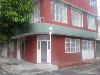 Foto 1 de Casa Esquinera en Venta dividida en 4 apartamentos Rentando