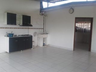 Foto 2 de Casa Esquinera en Venta dividida en 4 apartamentos Rentando