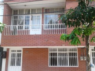 Foto 20 de Casa en Venta de 3 pisos dividida en 2 Apartamentos en Melgar