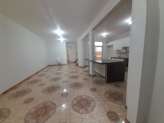 Foto 11 de Amplio Departamento En Venta Primer Piso - Comas