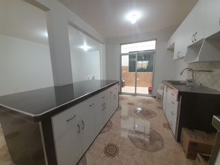 Foto 12 de Amplio Departamento En Venta Primer Piso - Comas