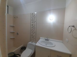 Foto 3 de Amplio Departamento En Venta Primer Piso - Comas