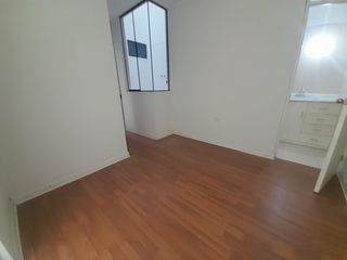 Foto 4 de Amplio Departamento En Venta Primer Piso - Comas