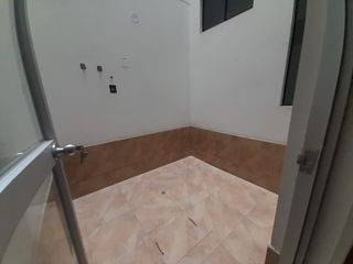 Foto 6 de Amplio Departamento En Venta Primer Piso - Comas