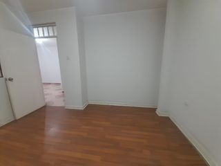 Foto 8 de Amplio Departamento En Venta Primer Piso - Comas