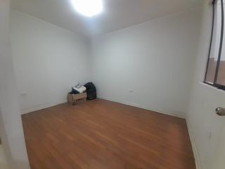 Foto 10 de Amplio Departamento En Venta Primer Piso - Comas