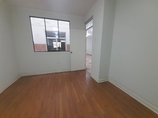 Foto 13 de Amplio Departamento En Venta Primer Piso - Comas