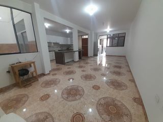 Foto 14 de Amplio Departamento En Venta Primer Piso - Comas
