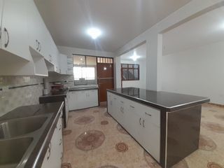 Foto 15 de Amplio Departamento En Venta Primer Piso - Comas