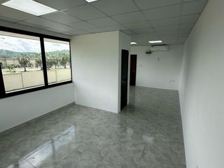Foto 2 de OFICINAS EN ALQUILER EN PLAZA COMERCIAL DE PORTOVIEJO JUNTO A SERVIENTREGA