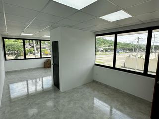 Foto 4 de OFICINAS EN ALQUILER EN PLAZA COMERCIAL DE PORTOVIEJO JUNTO A SERVIENTREGA