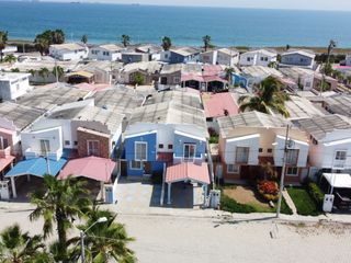 Foto 6 de Urbanización Villa Marina - Capaes, casa de 2 pisos, 3 dormitorios y balcón.