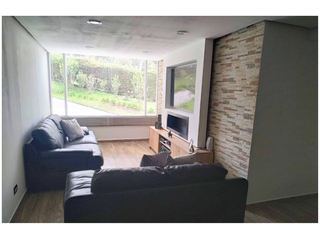 Foto 1 de Apartamento en Venta – 3 Hab, Parqueadero Cubierto y Acabados de Lujo