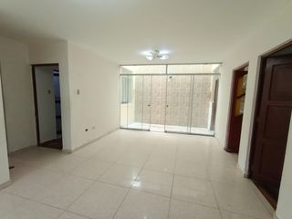 Foto 4 de Alquilo Departamento1Er Piso, En Victor Larco Herrera Urb. California 95M2