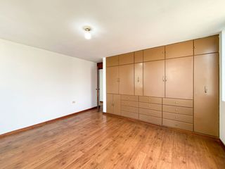 Foto 8 de Vendo Duplex En Calle Las Violetas - Urb Los Jardines (Smp)