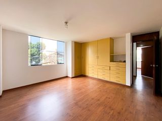 Foto 4 de Vendo Duplex En Calle Las Violetas - Urb Los Jardines (Smp)