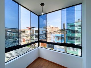 Foto 5 de Vendo Duplex En Calle Las Violetas - Urb Los Jardines (Smp)