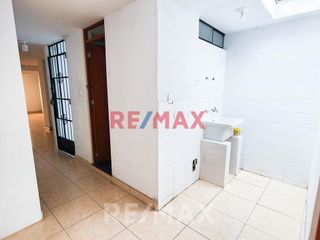 Foto 10 de Venta De Departamento En 3Er Piso En El Agustino