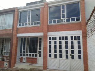 Foto 1 de VENDO CASA CERCA AL COLEGIO DE LOS ANGELES TUNJA