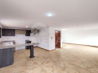 Foto 3 de CASA EN RENTA, CON 2 PARQUEOS, AVENIDA LOS CEREZOS - EL TEJAR