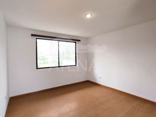 Foto 7 de CASA EN RENTA, CON 2 PARQUEOS, AVENIDA LOS CEREZOS - EL TEJAR
