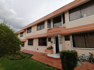 Foto 2 de Conocoto, vendo departamento de 110m2 en conjunto, 3 dormitorios y estacionamiento