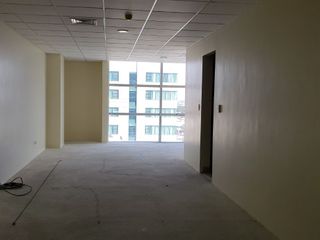 Foto 15 de Vendo Oficina Corporativa en Sky Building – 140 m² + 2 Parqueos