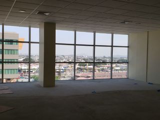 Foto 1 de Vendo Oficina Corporativa en Sky Building – 140 m² + 2 Parqueos