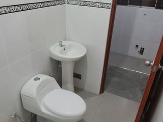 Foto 4 de SE ALQUILA CUARTO  EN UN TERCER PISO EN SAN MARTIN DE PORRES
