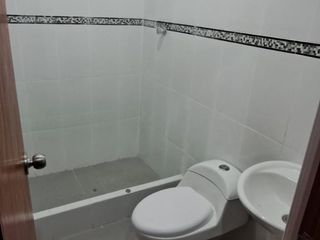 Foto 5 de SE ALQUILA CUARTO  EN UN TERCER PISO EN SAN MARTIN DE PORRES
