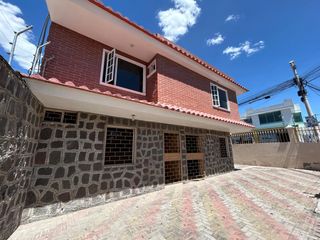Foto 2 de SE VENDE CASA RENTERA SECTOR SAN ANTONIO MITAD DEL MUNDO