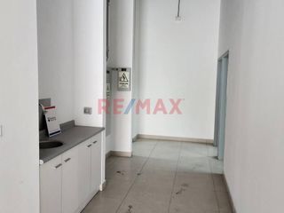 Foto 14 de Alquilo Local Comercial En Primer Piso En Av. Arequipa