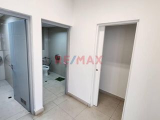 Foto 17 de Alquilo Local Comercial En Primer Piso En Av. Arequipa